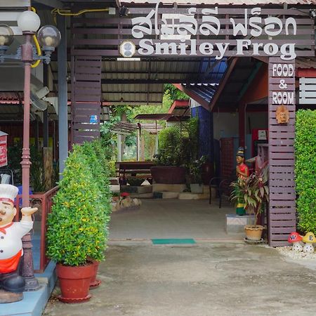 Appartamento Smiley Frog Kanchanaburi Esterno foto